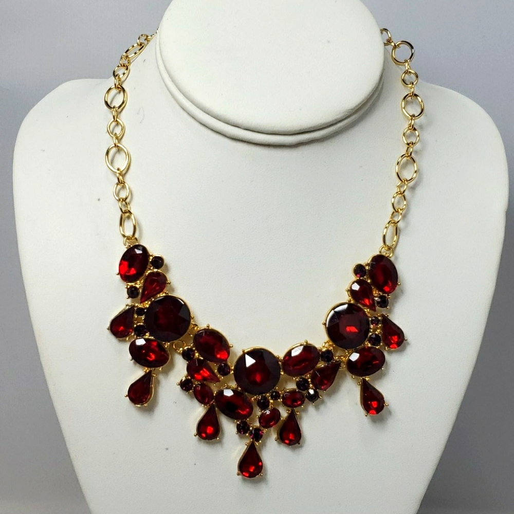 Bijou Drive Special price holiday gold red necklace with stone